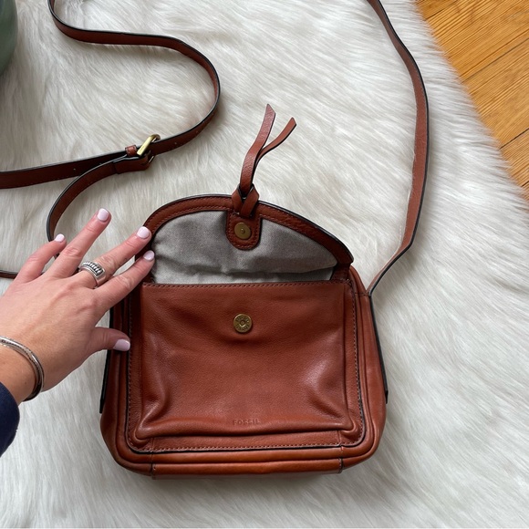 LIKE NEW Fossil Mila crossbody leather bag - Picture 8 of 13